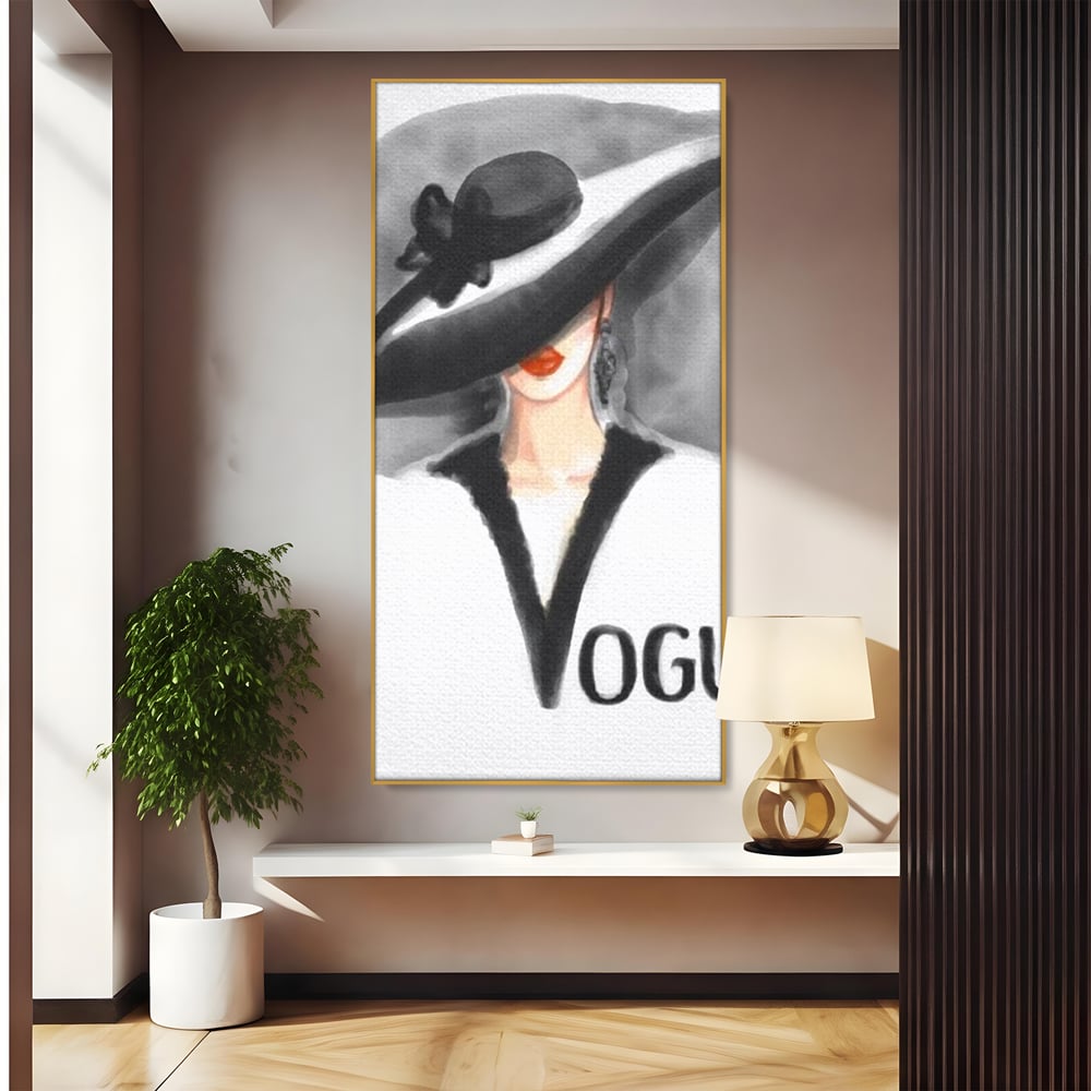 Tablou canvas cu ilustratie cu femeie purtand palarie, in rama de aluminiu auriu